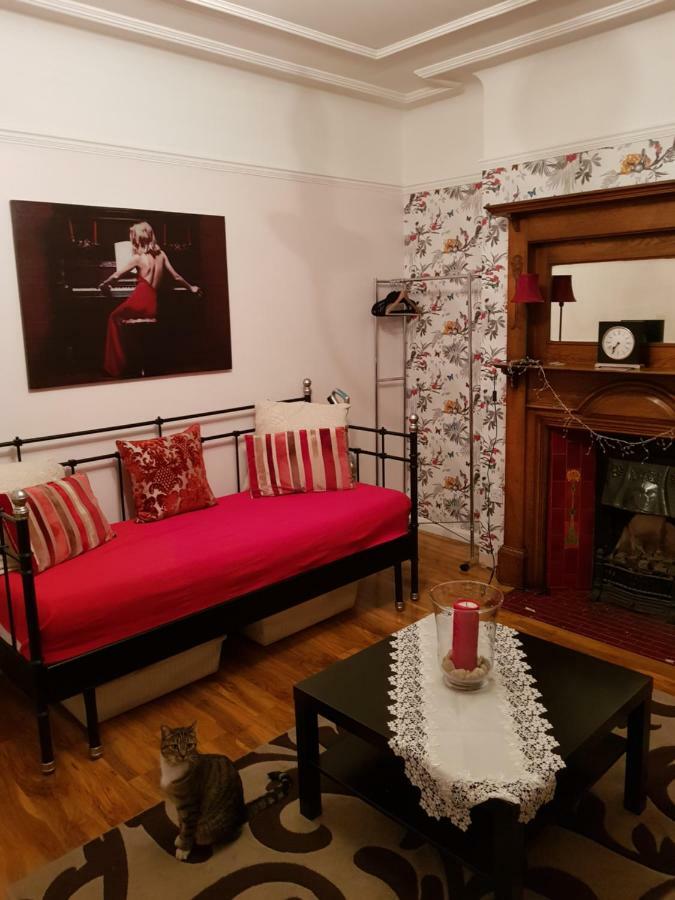 Beautiful Room In Victorian Family Home 일포드 외부 사진