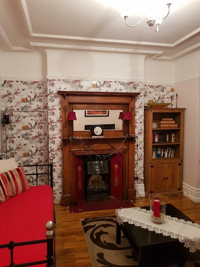 Beautiful Room In Victorian Family Home 일포드 외부 사진