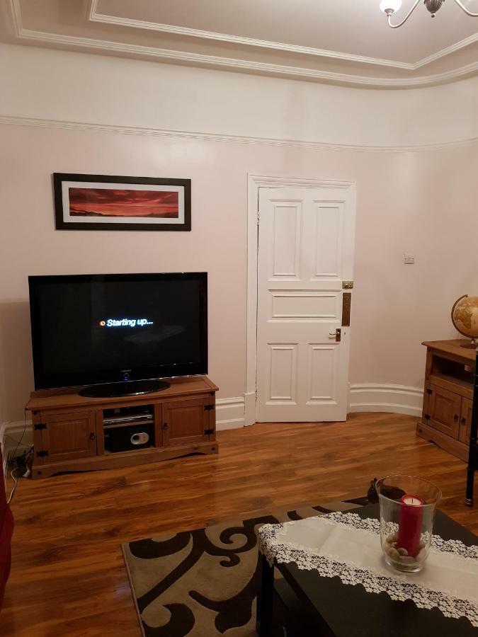 Beautiful Room In Victorian Family Home 일포드 외부 사진