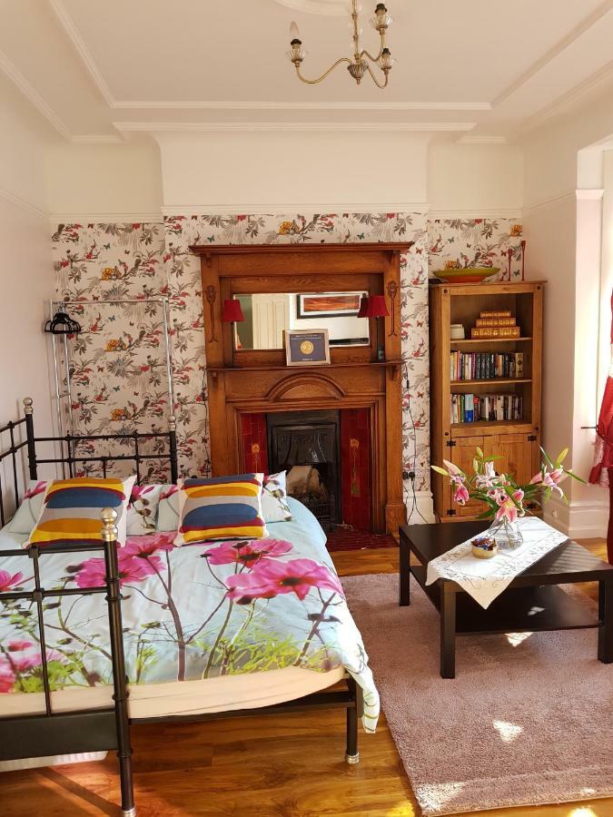 Beautiful Room In Victorian Family Home 일포드 외부 사진