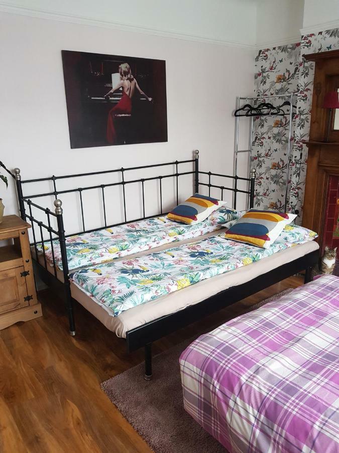 Beautiful Room In Victorian Family Home 일포드 외부 사진